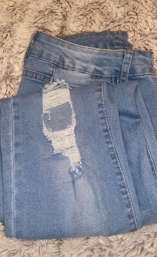  — Women’s ripped jeans