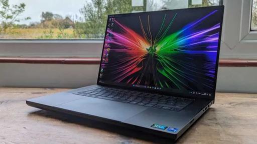  — Razer Blade 16 - 4090 i9 13950HX