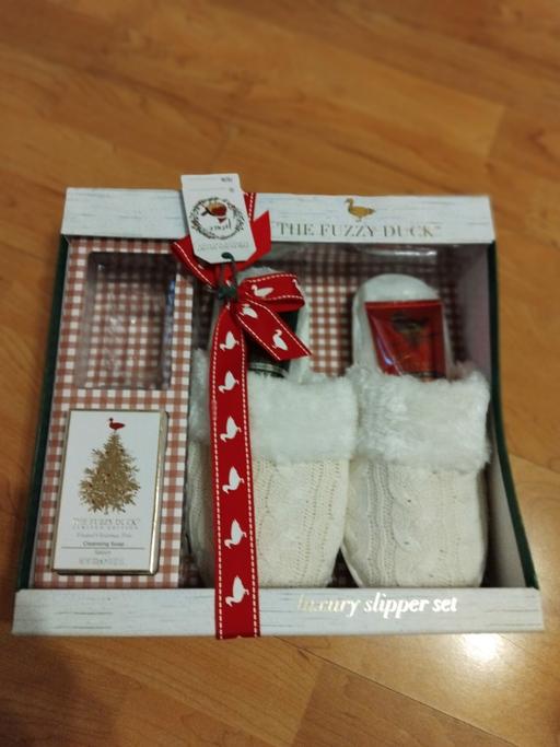  — Gift Set.