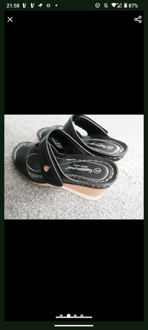  — women cushion walk sandals size 3