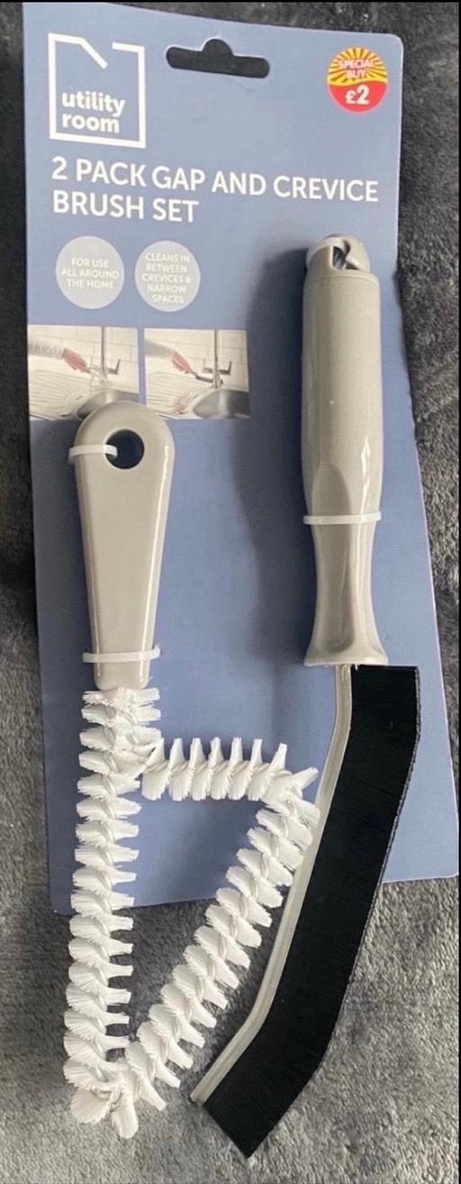  — Cleaning brush set