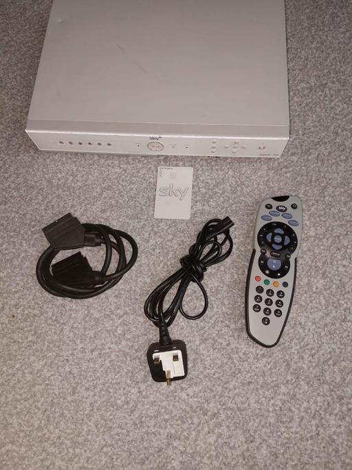  — Amstrad Sky + hd box white Satelite Receiver