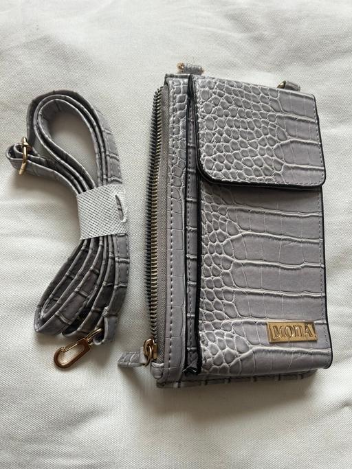  — Mona Purse