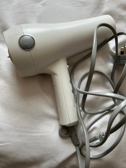  — Hairdryer