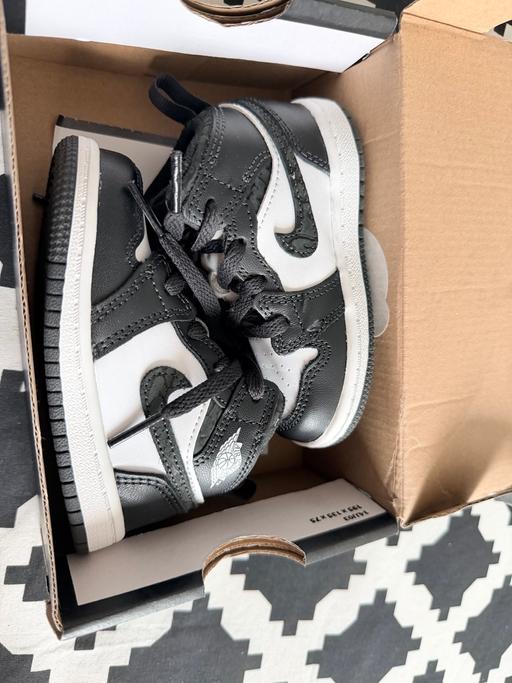  — Baby Air Jordan 1 Mid Trainers - Black/White