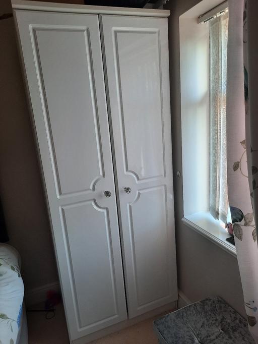  — Wardrobe white