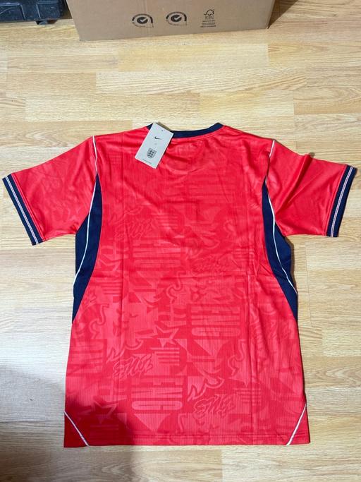  — England football shirt 2026 in Large size