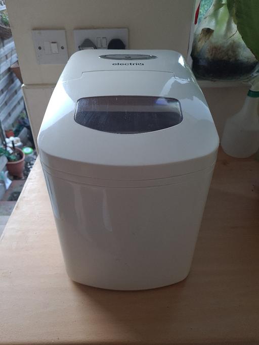  — ElectriQ countertop ice maker,
