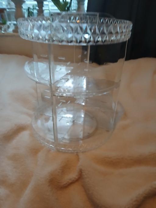  — rotating make up storage