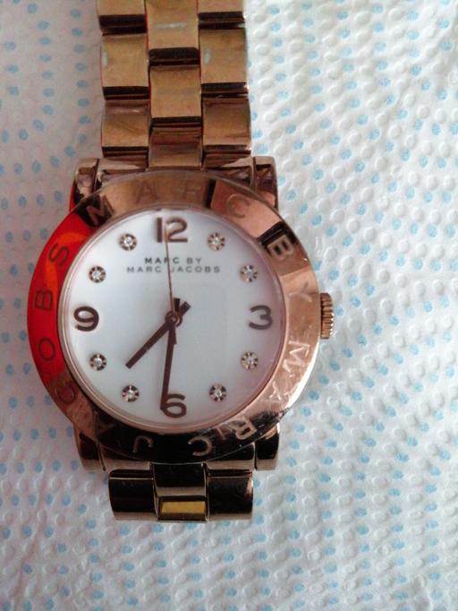  — Ladies Watch (Stap bit worn) needs batterie