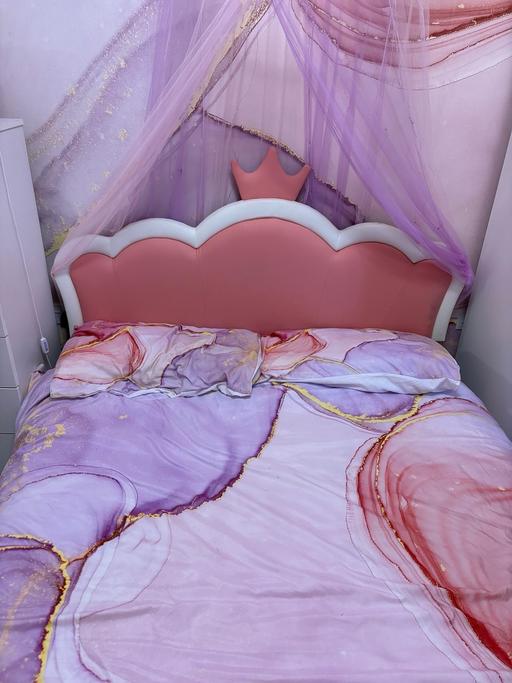  — Small double bed