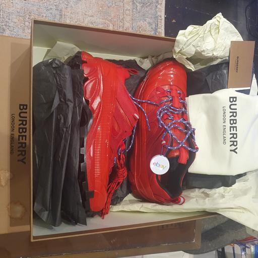  — trainer burberry size 8 brand new