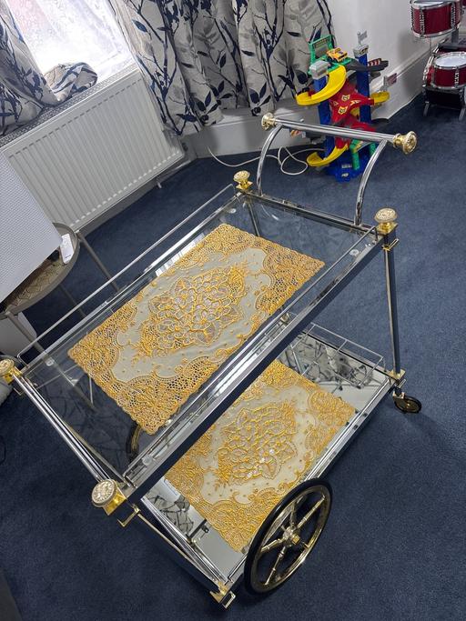  — Tea Trolley - with 2 gold mats