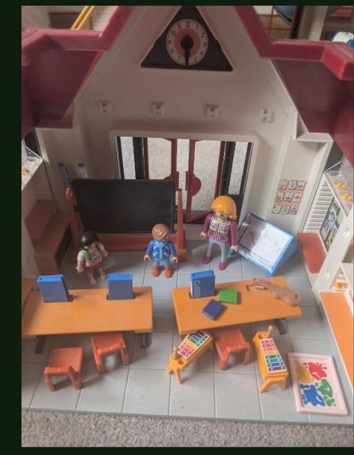  — Playmobil school