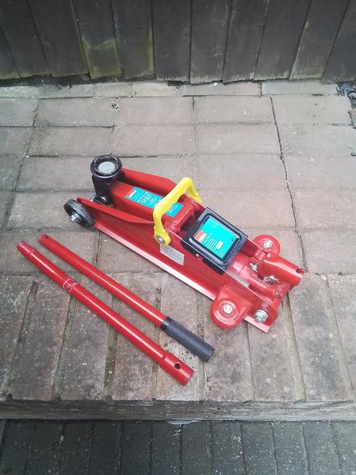  — Car jack