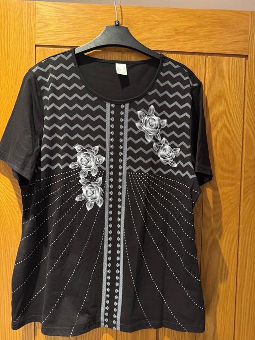  — Black & white ladies T-shirt 18