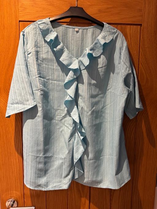  — Pretty ladies blouse XL
