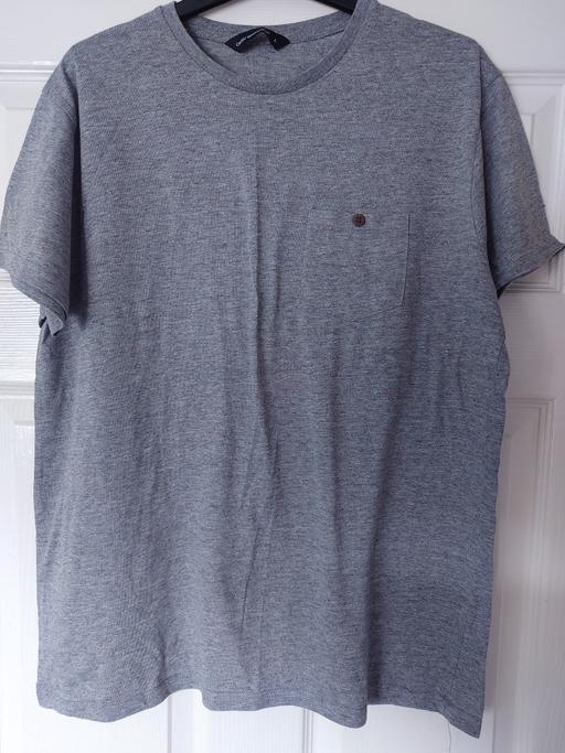  — Mens plain grey t-shirt size L
