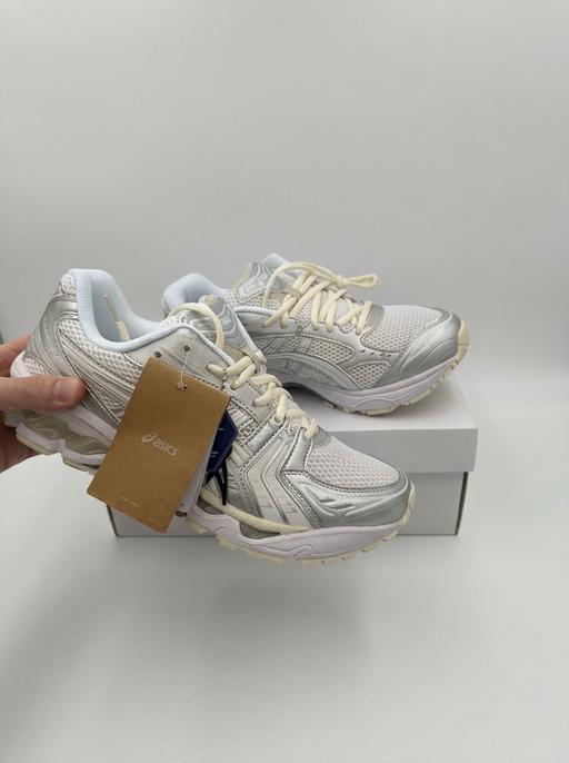  — Asics Gel-Kayano 14