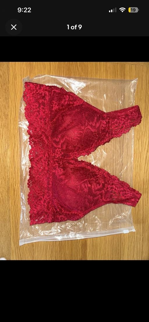  — Ladies Red Lacy Padded Bra