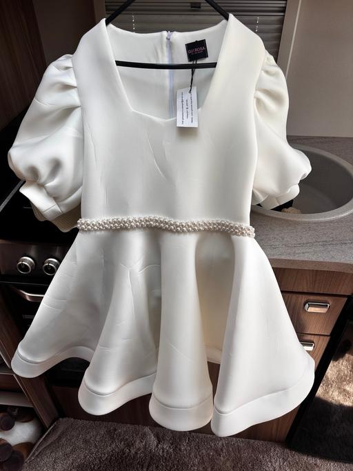  — GIAROSA white dress with puff sleeves