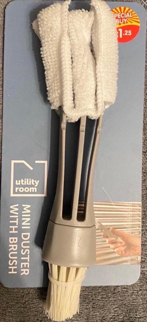  — Mini blind duster & brush