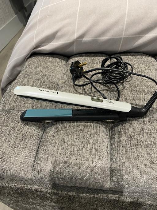  — Remington Hair Straightener