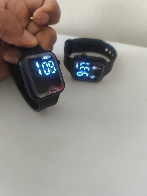  —  wrist watch 2pcs