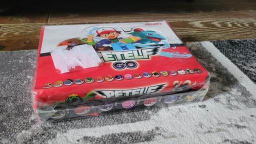  — pokemon 12pcs balls with figures