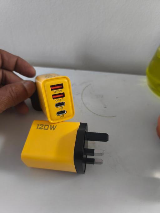  — Fast Charger adapter plug 120W ,4 Port C