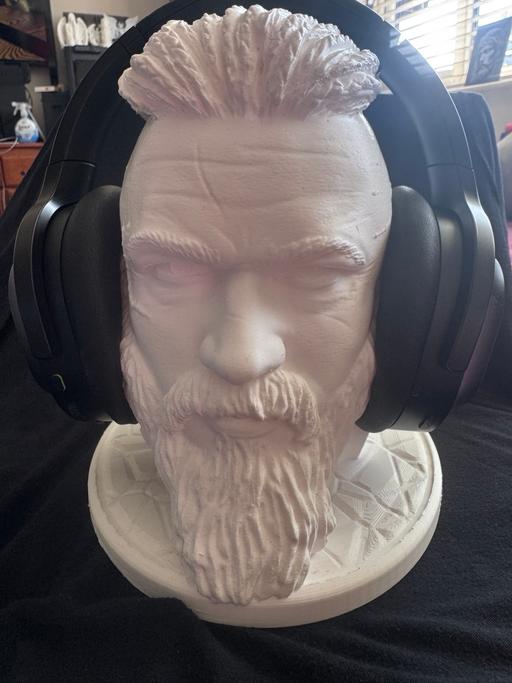  — Viking Headphone Stand