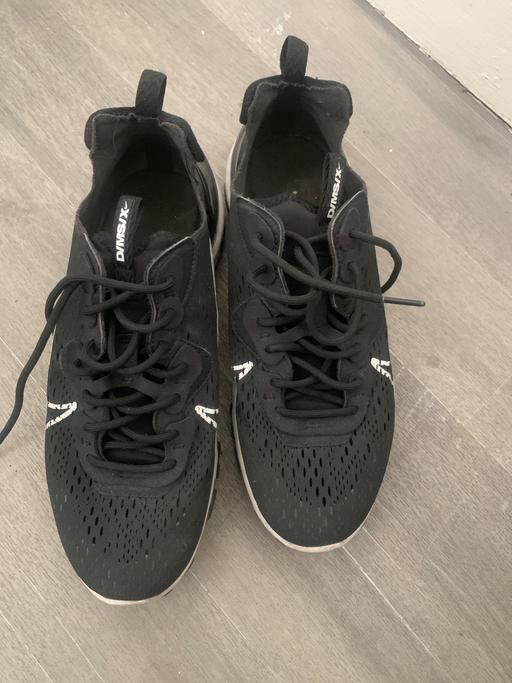  — Men’s Nike trainers