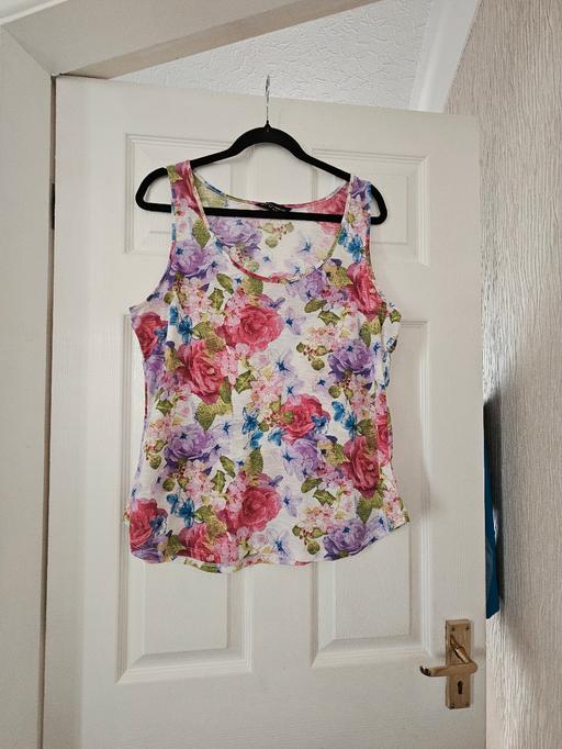  — Dorothy Perkins summer top, size 16.