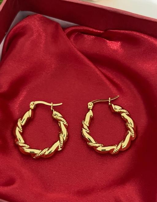  — Gold earrings
