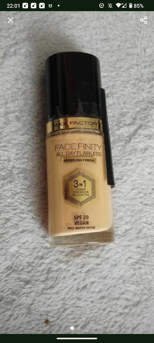  — Maxfactor 3 in 1 foundation warm beige