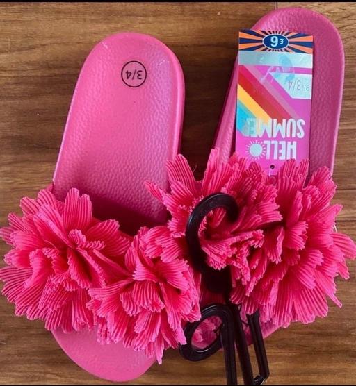  — Girls sliders size 3/4