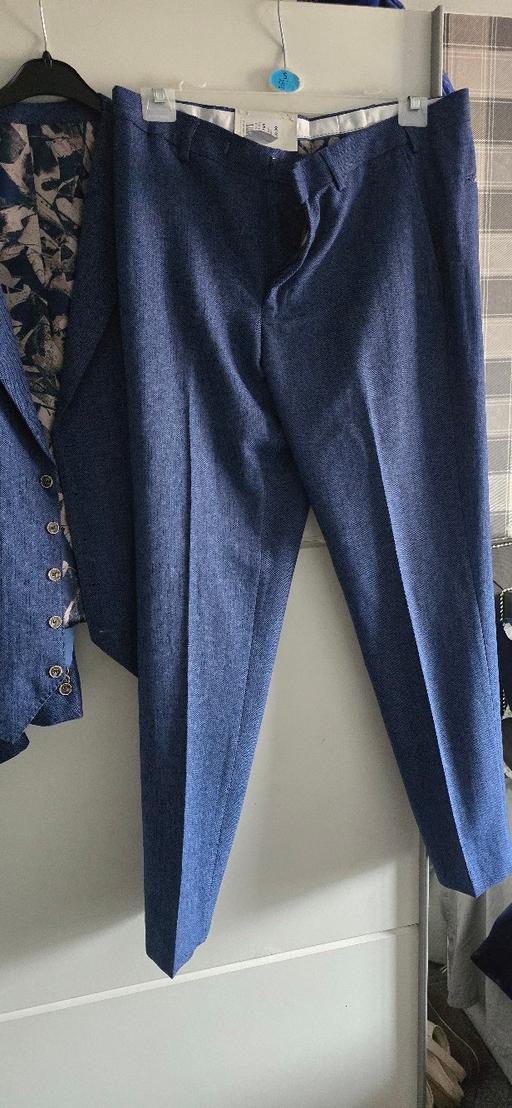  — Moss mens suit
