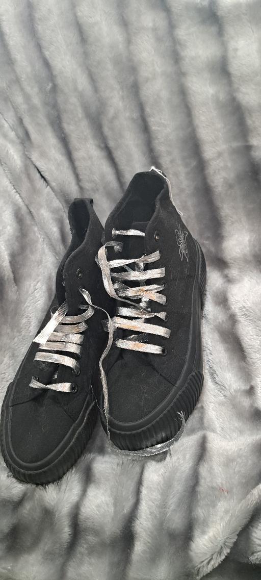  — Trainers Size 5
