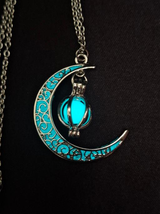  — Turquoise glow in the dark luminous necklace