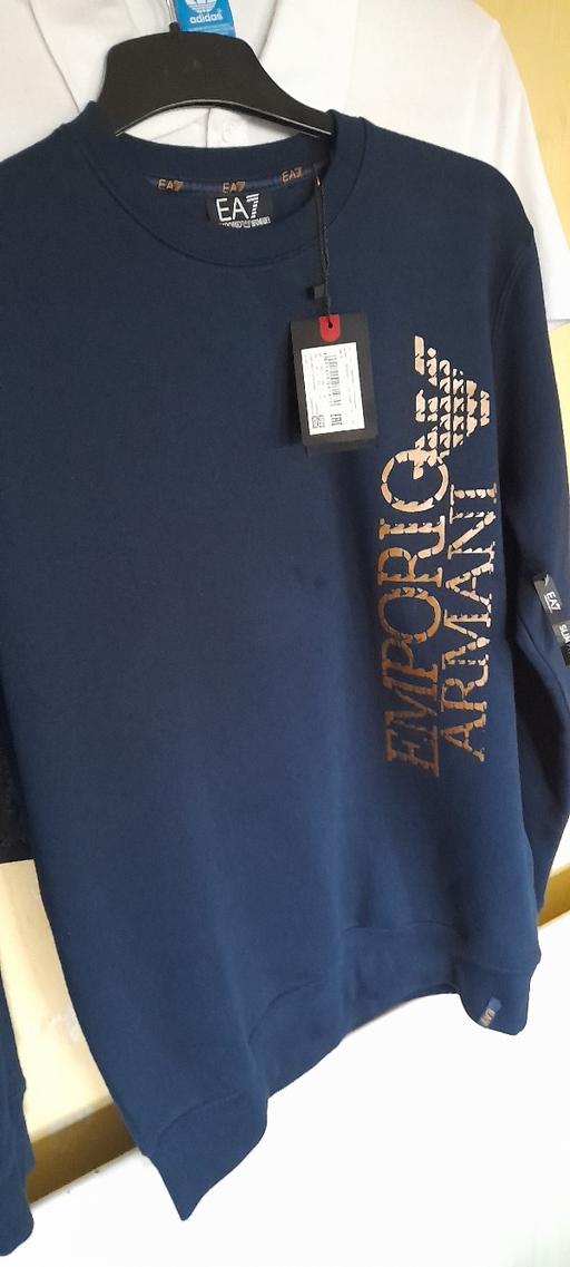  — sweatshirt L