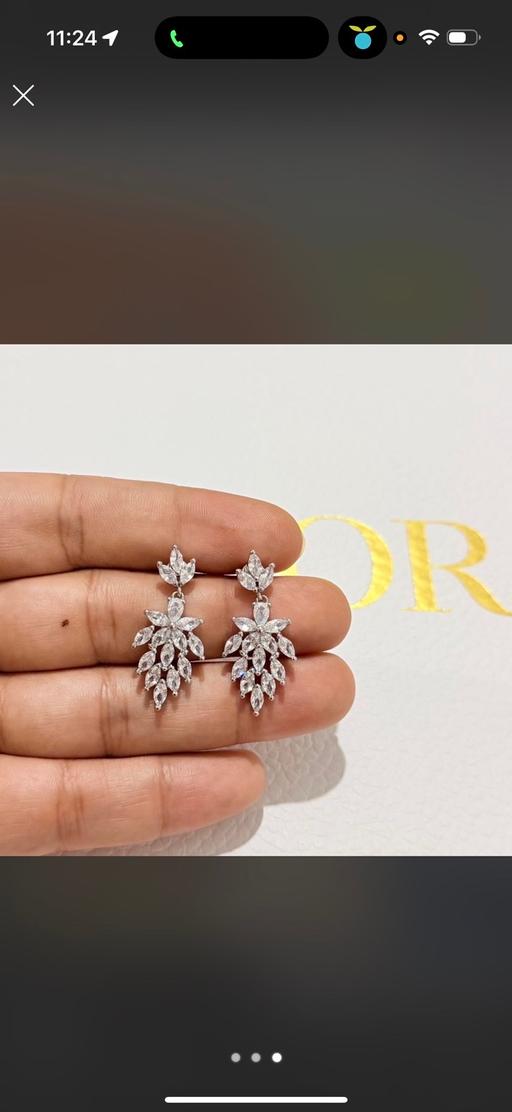  — Crystal Earings