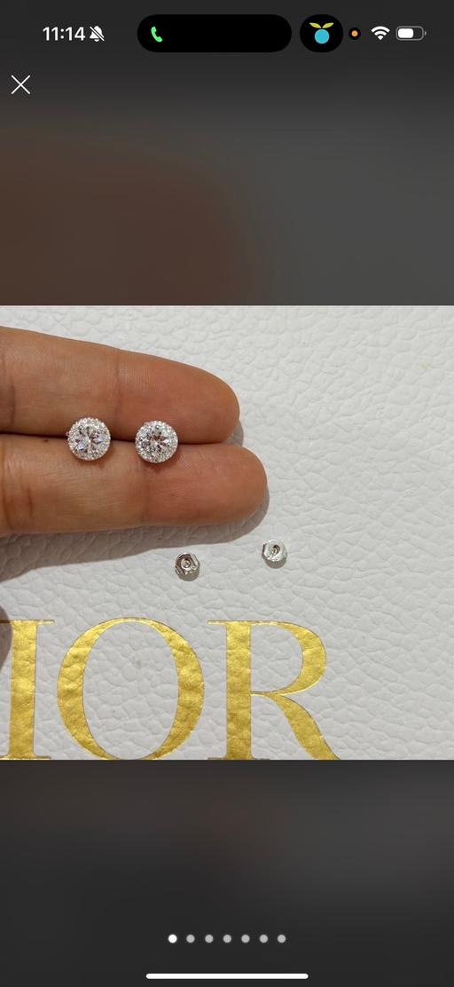  — Stud earrings