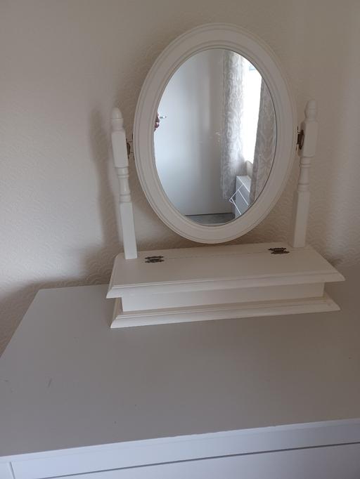  — dressing table mirror with lift up compartmen