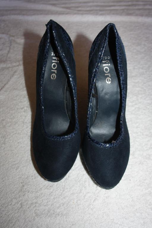  — fiore navy high heels shoes size 3