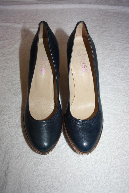  — Jones navy court shoes size 4