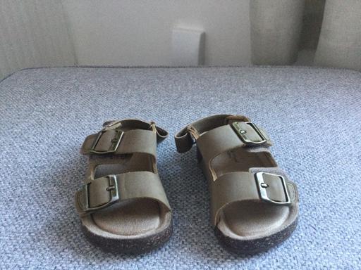  — Baby’s sandals size 4