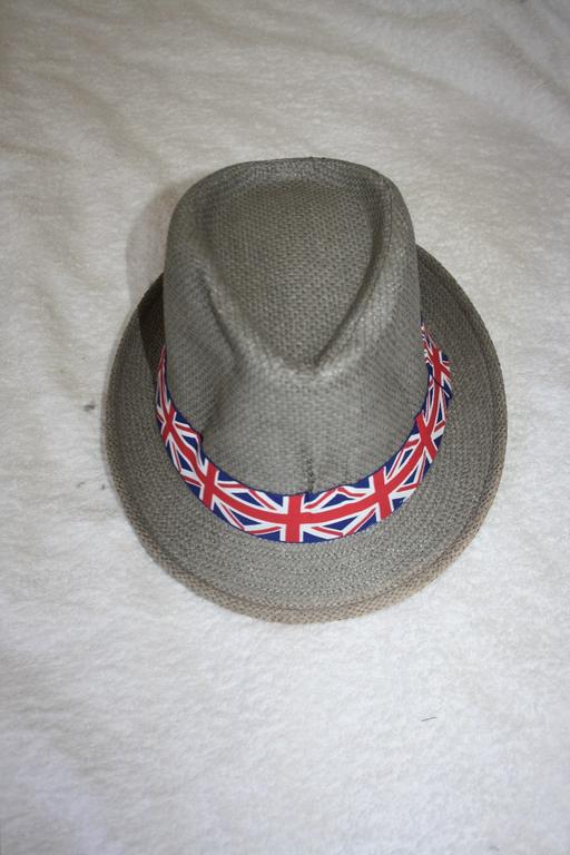  — Grey trilby hat