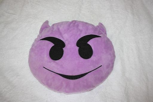  — Emoji cushion