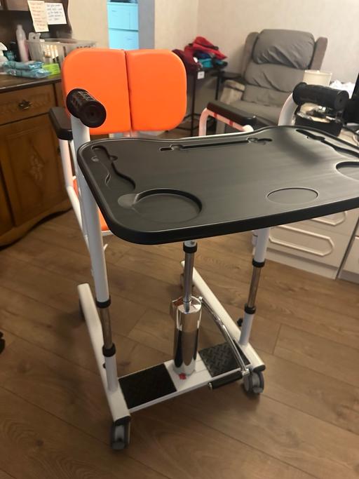  — Hydraulic patient life chair