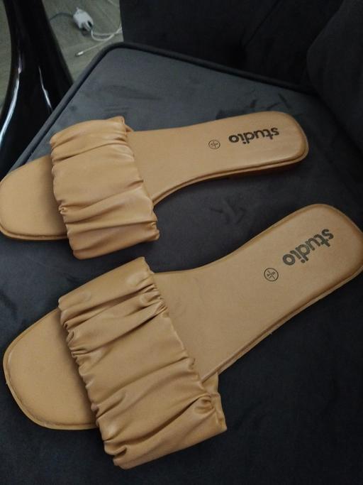  — ladies flats